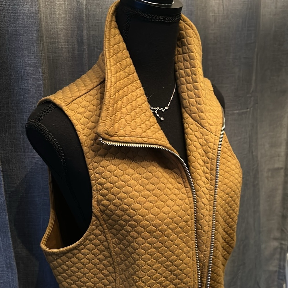 Mustard Jones New York Vest - Picture 2 of 4